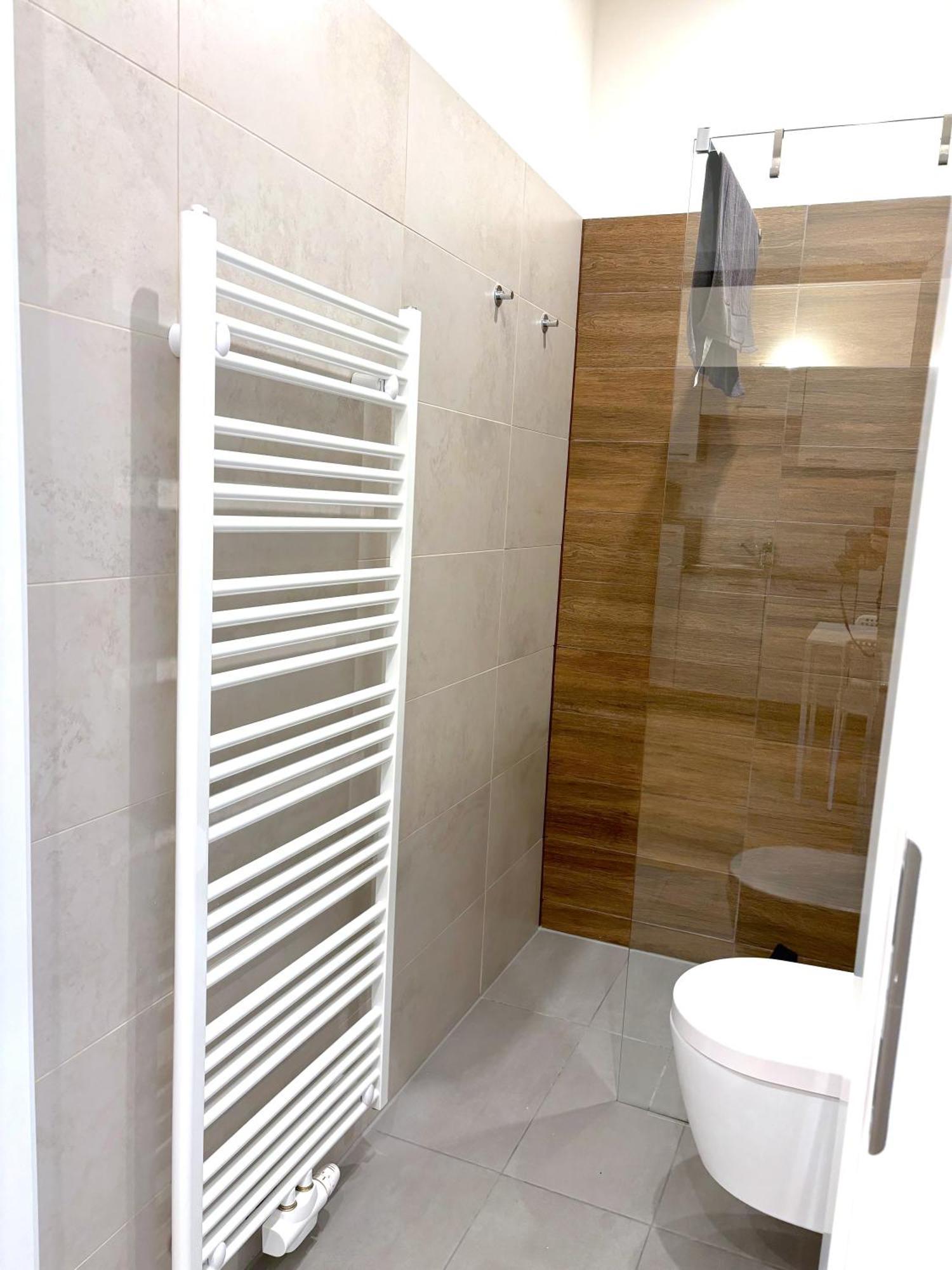Traumhafte Wohnung Fuer 2, Walk In Dusche, Extra Kueche, Nespresso, Zentral Viena Exterior foto